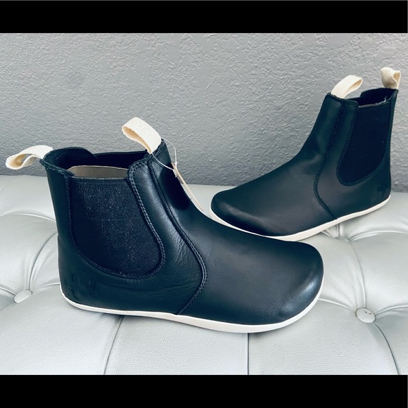 NEW! Otz Paso II Black Leather Ankle Booties w/ Pull Tabs & Comfy Cork Insole - Picture 2 of 8